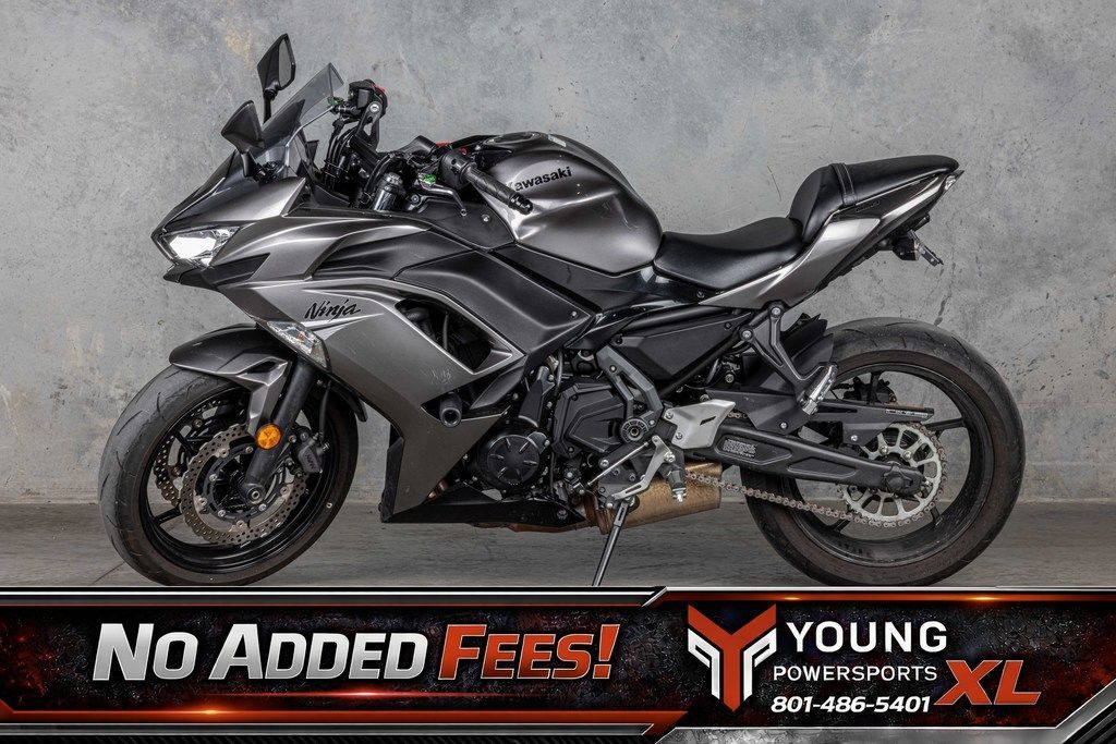 2021 Kawasaki Ninja® 650 ABS Metallic Spark Black/Metallic Imperial Red
