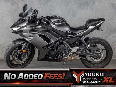 2021 Kawasaki Ninja® 650 ABS Metallic Spark Black/Metallic Imperial Red