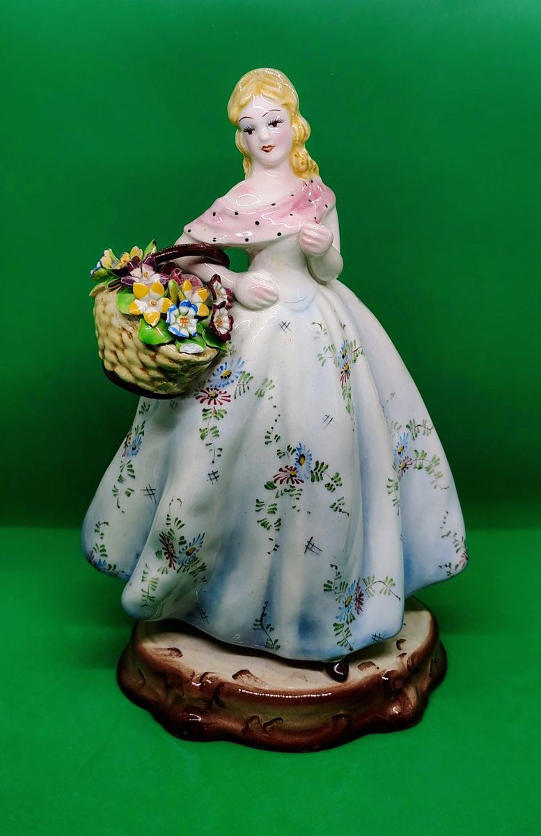 Vintage Italian porcelain figurine