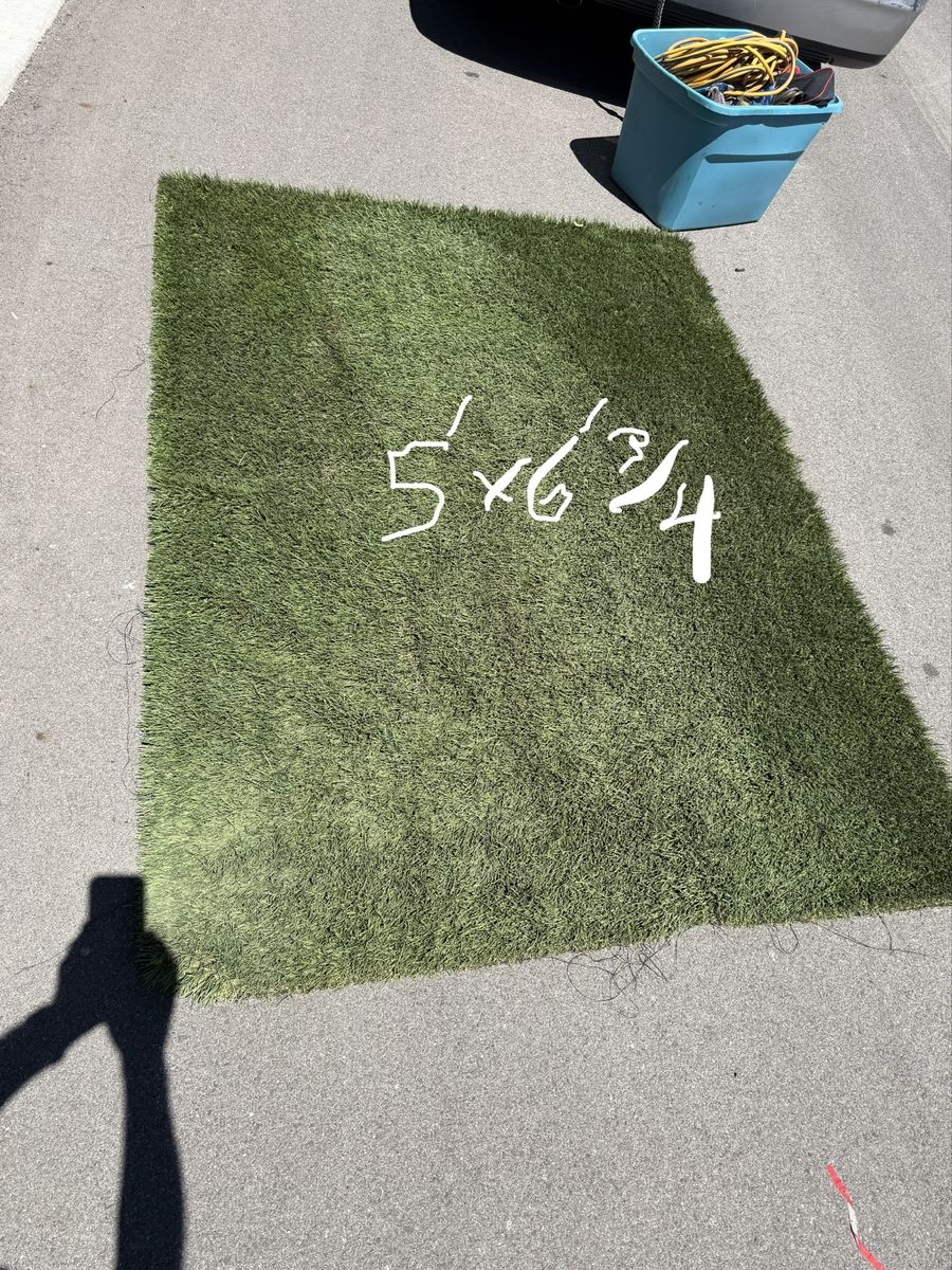 Artificial Turf / Fake Grass – 5’ x 6.5’ – Great Condition