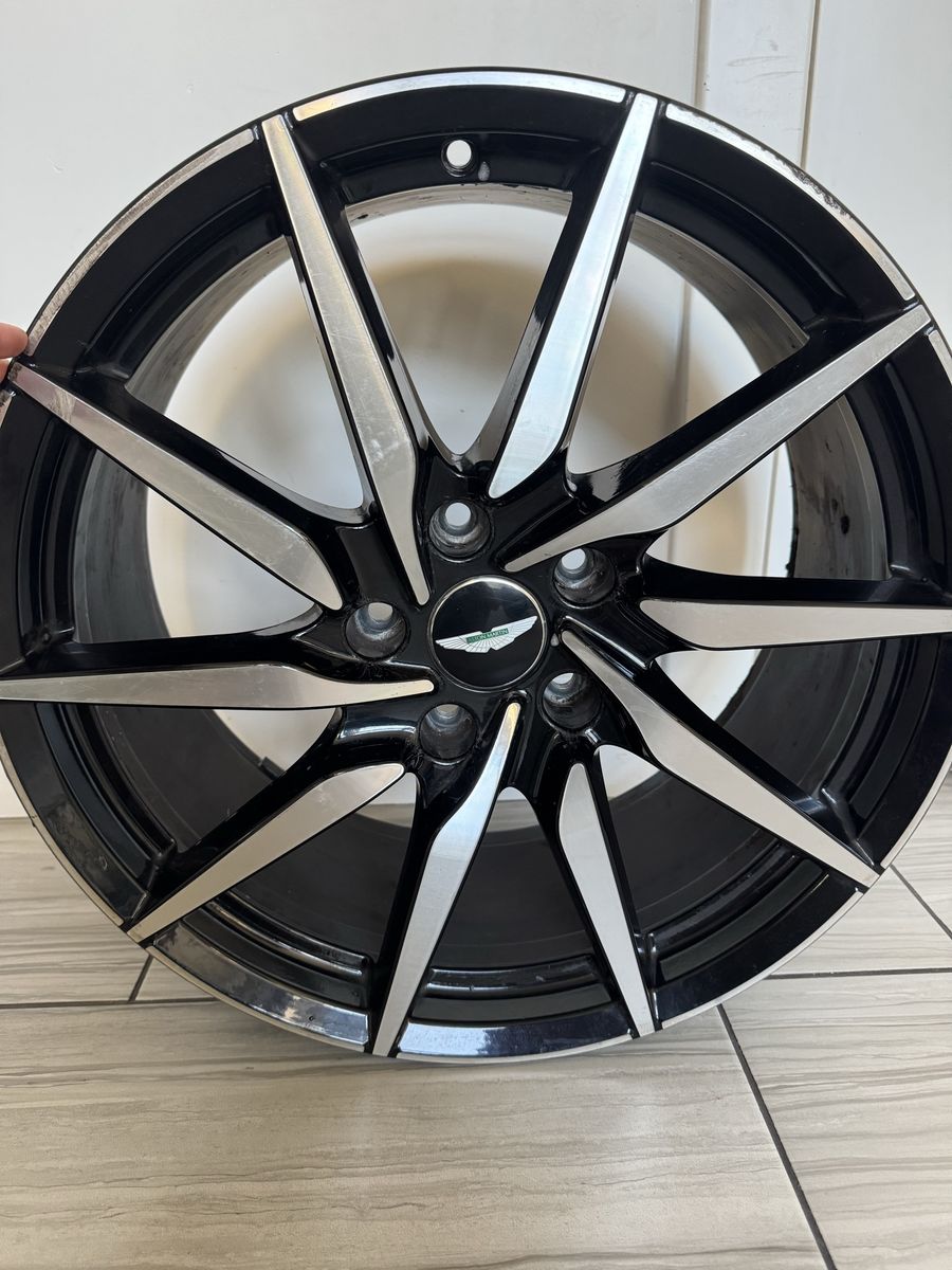 Aston Martin 20in Wheel Rim - Black/Silver Multi-Spoke