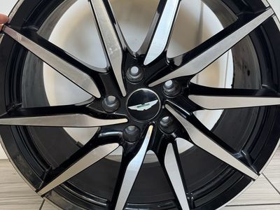 Aston Martin 20in Wheel Rim - Black/Silver Multi-Spoke