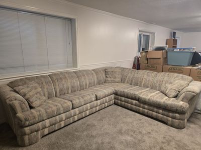 Sectional w/pull out bed