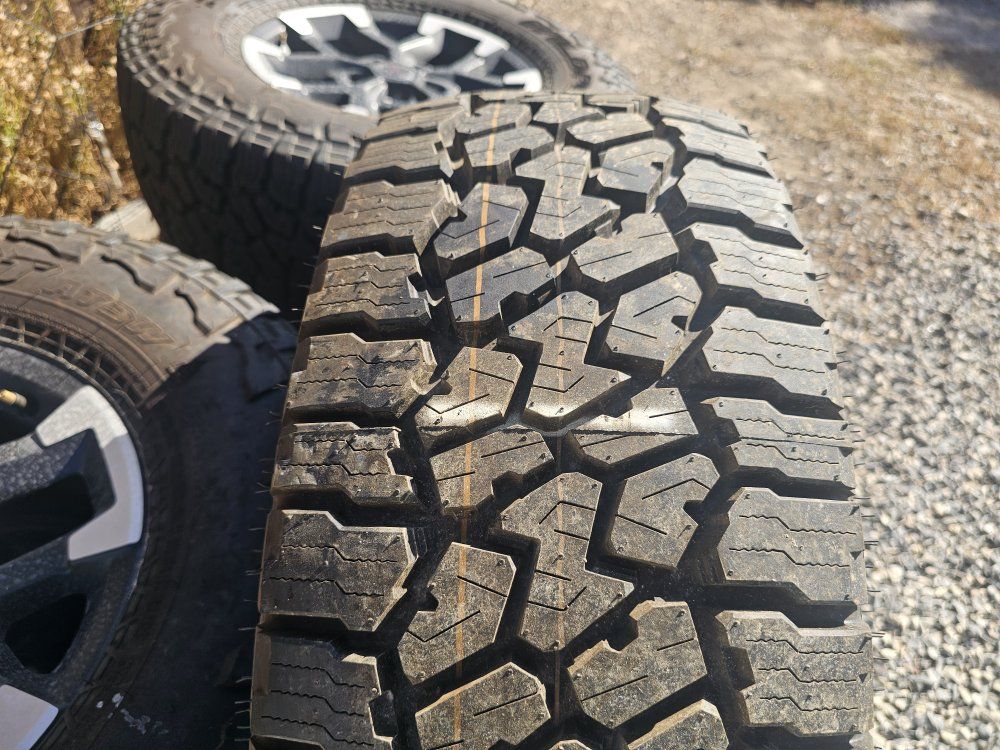 5 Falken wildpeak AT3w tires like new