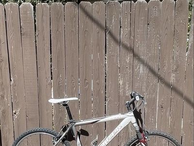 Trek 4300 mountain bike, medium