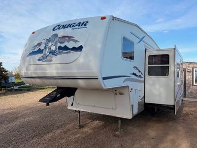 Keystone Cougar Fifth Wheel Travel Trailer - Spacious, well-maintained RV