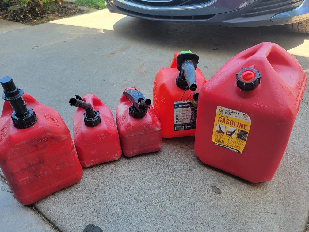 5 gas cans