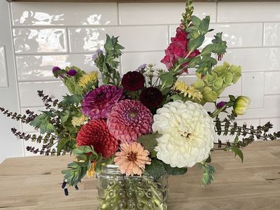 Fresh, Locally Grown Organic Flower Arrangements - Custom Bouquets & Delivery Available