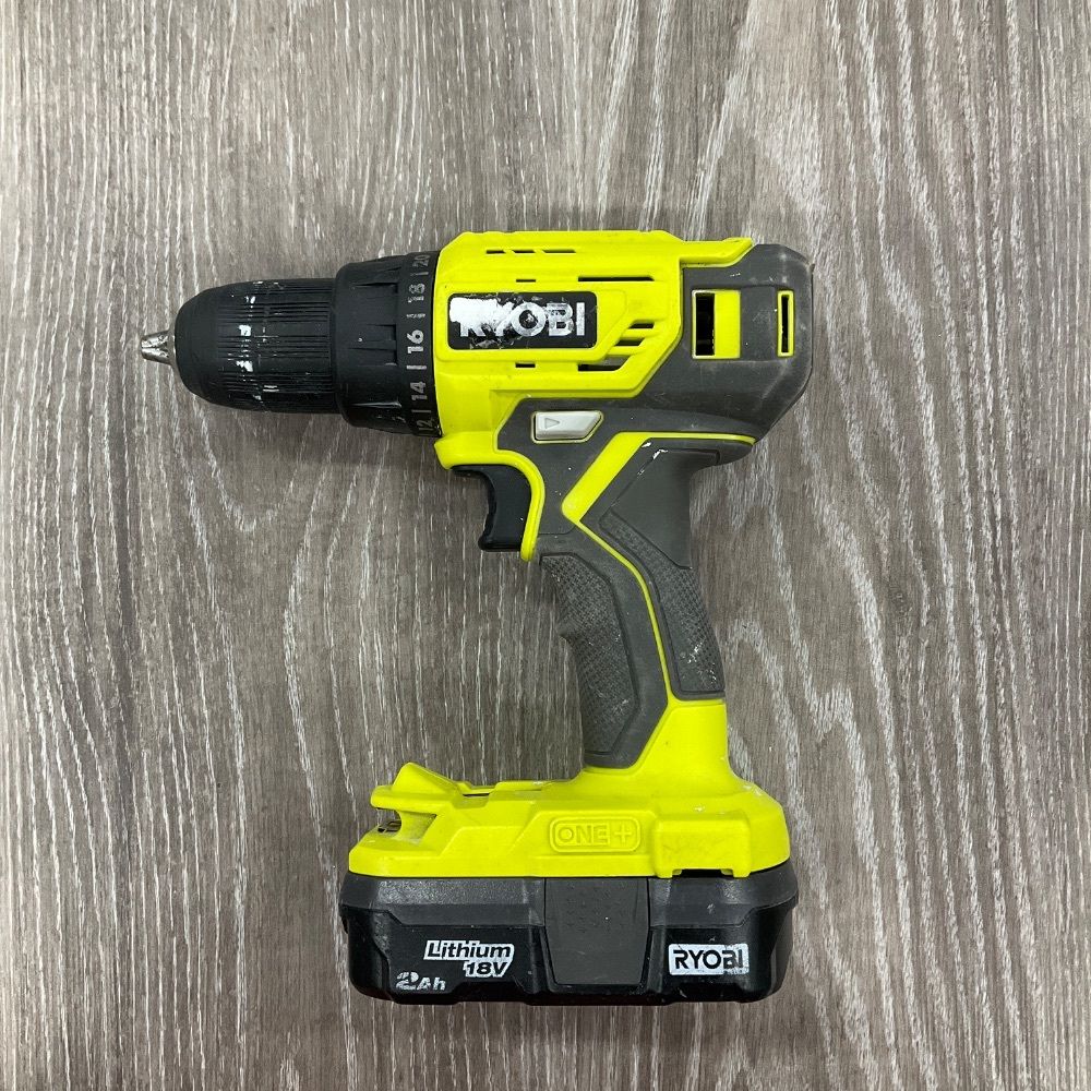 RYOBI 18V DRILL WITH BATTERY P215VN