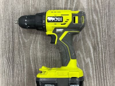 RYOBI 18V DRILL WITH BATTERY P215VN