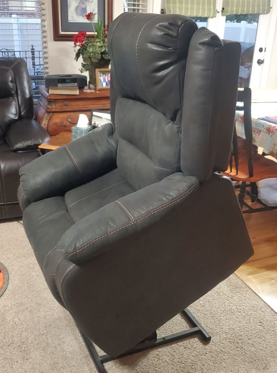 Recliner lift chair