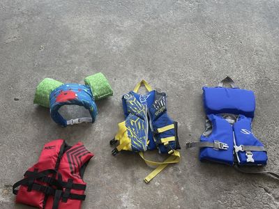 Lot of 4 Used Kids Life Jackets: Puddle Jumper, Infant (Less than 30lbs), Child (30-50lbs)