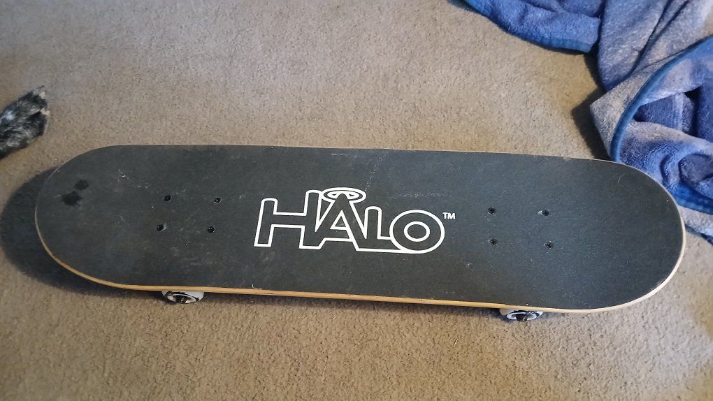 HALO SKATEBOARD