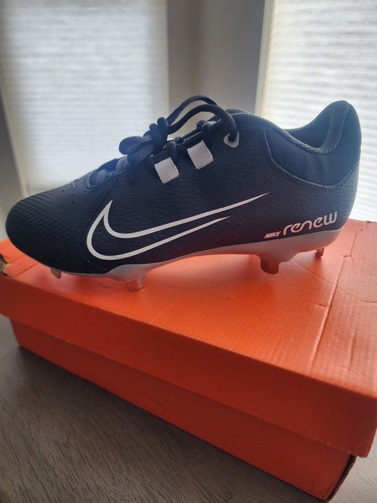 8.5w softball cleats