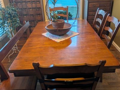 Dining room table chairs bench