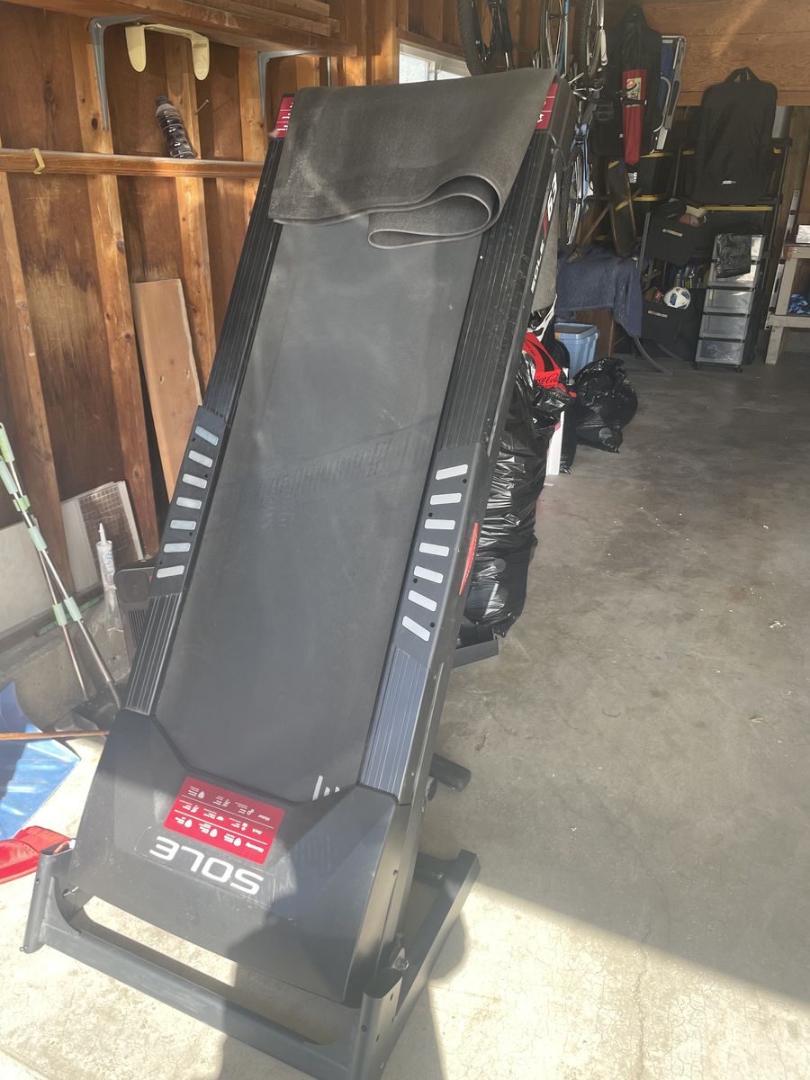 SOLE F63 Folding Treadmill - Good condition, Home Gym Ready