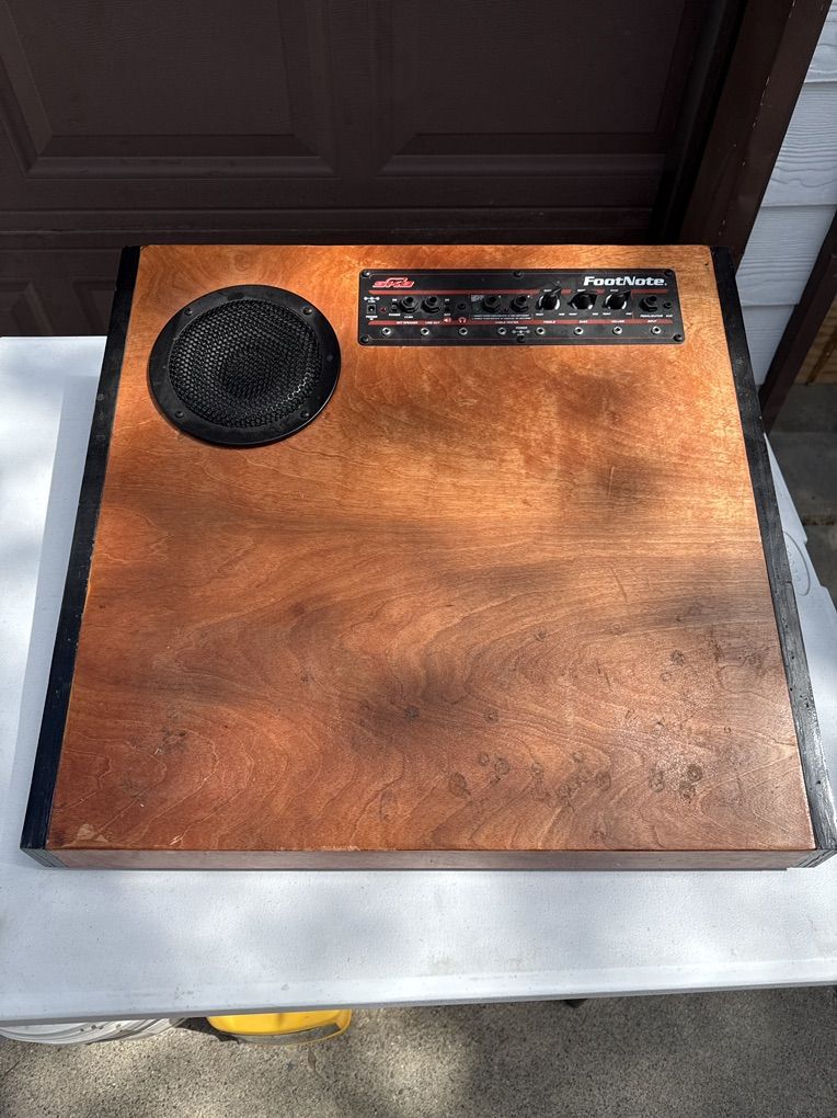 Practice Amp With Power Supply For pedals