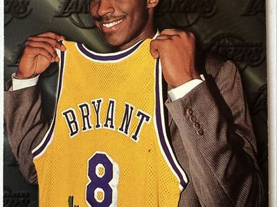 Kobe Bryant Rookie Card 1996 Fleer Metal – Lakers