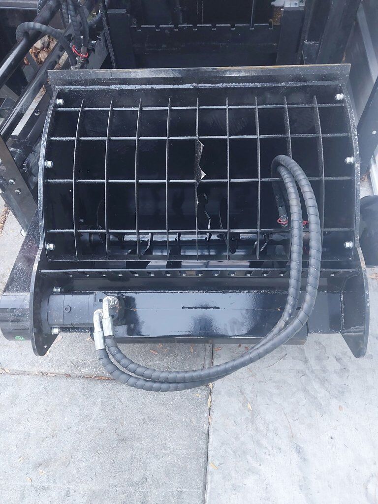 GIYI 32" Quick Attach Concrete Mixing Bucket for M