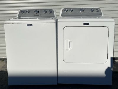 Maytag XL Capacity Gas Set, Free Delivery.