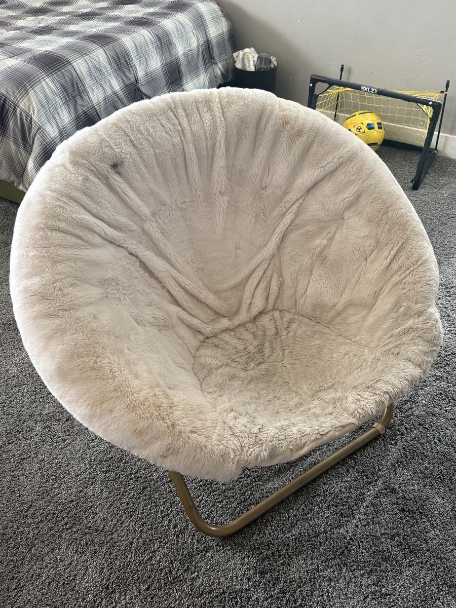 Plush Papasan Style Lounge Chair – Cream / White