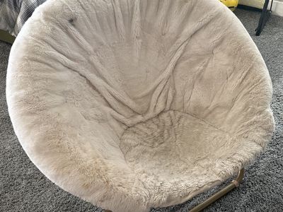 Plush Papasan Style Lounge Chair – Cream / White