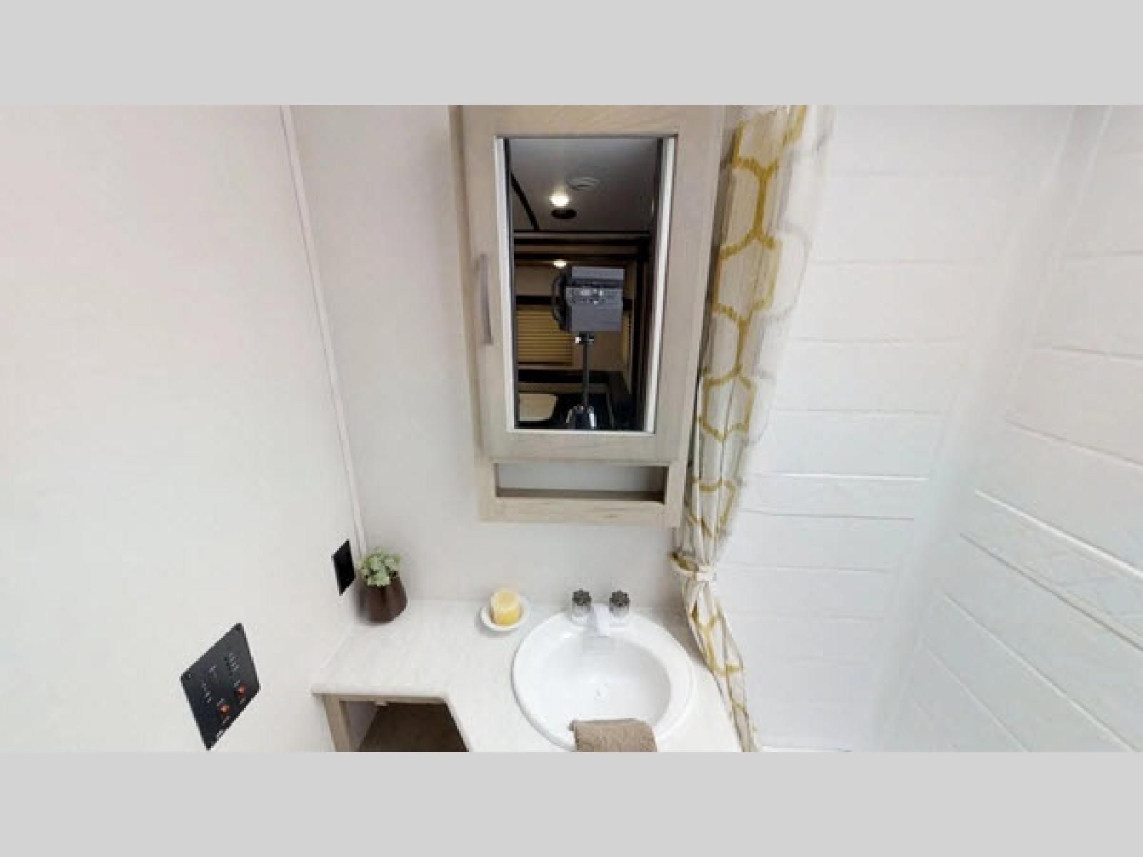 Main image 3