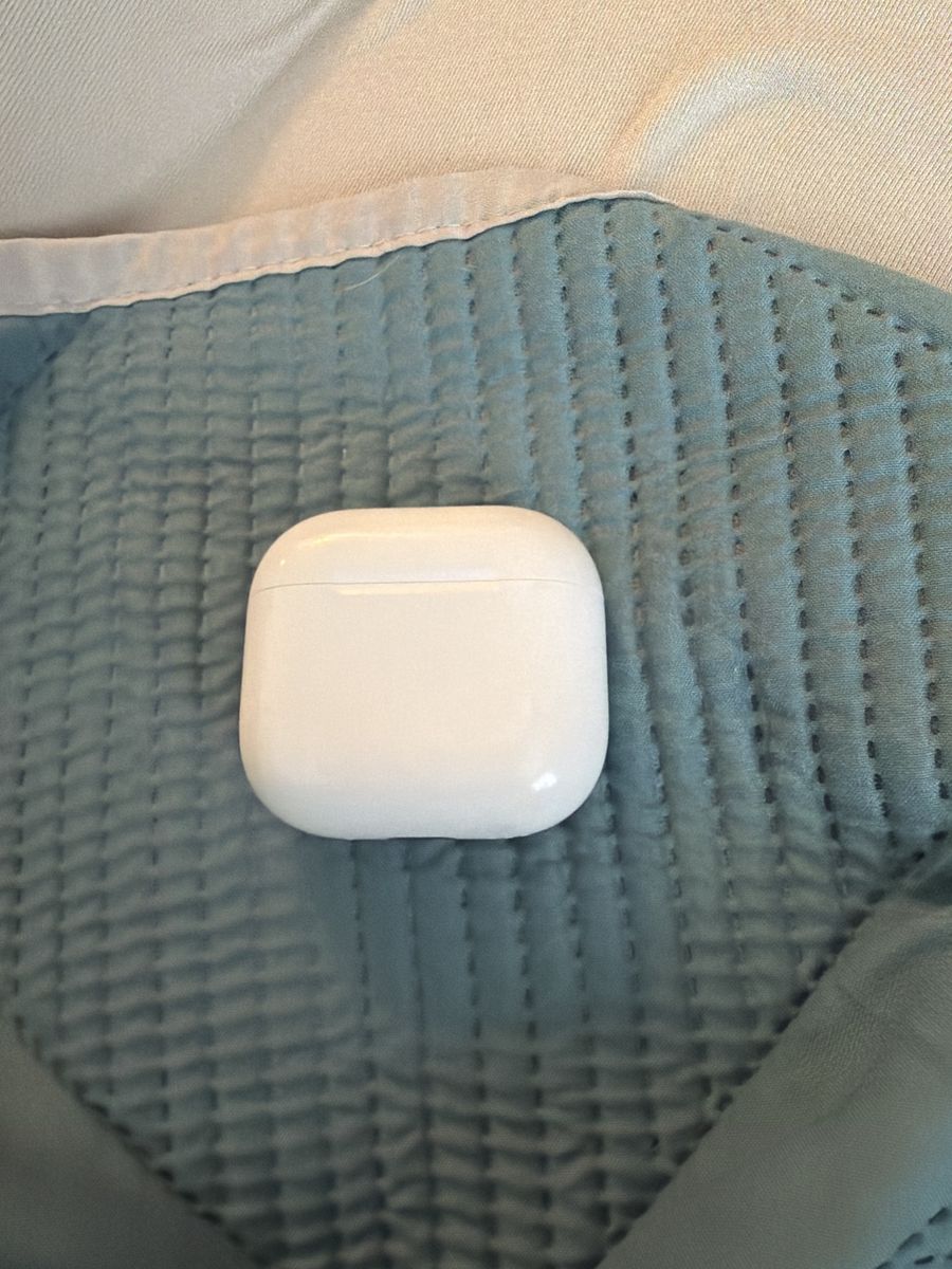 AirPod 4s