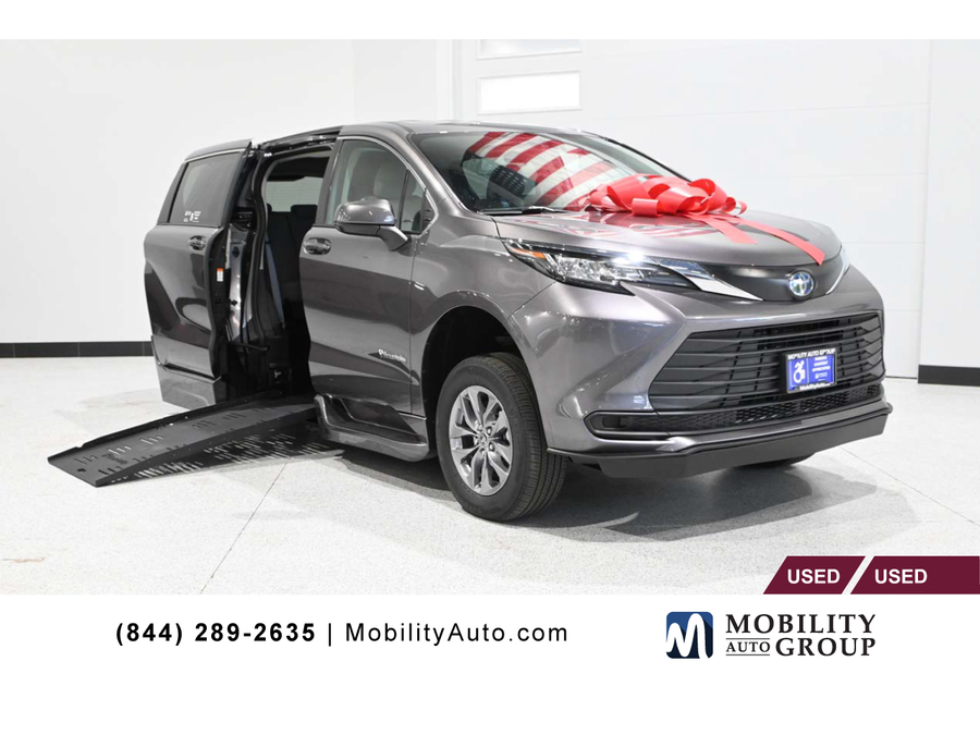 2023 Toyota Sienna LE 8-Passenger