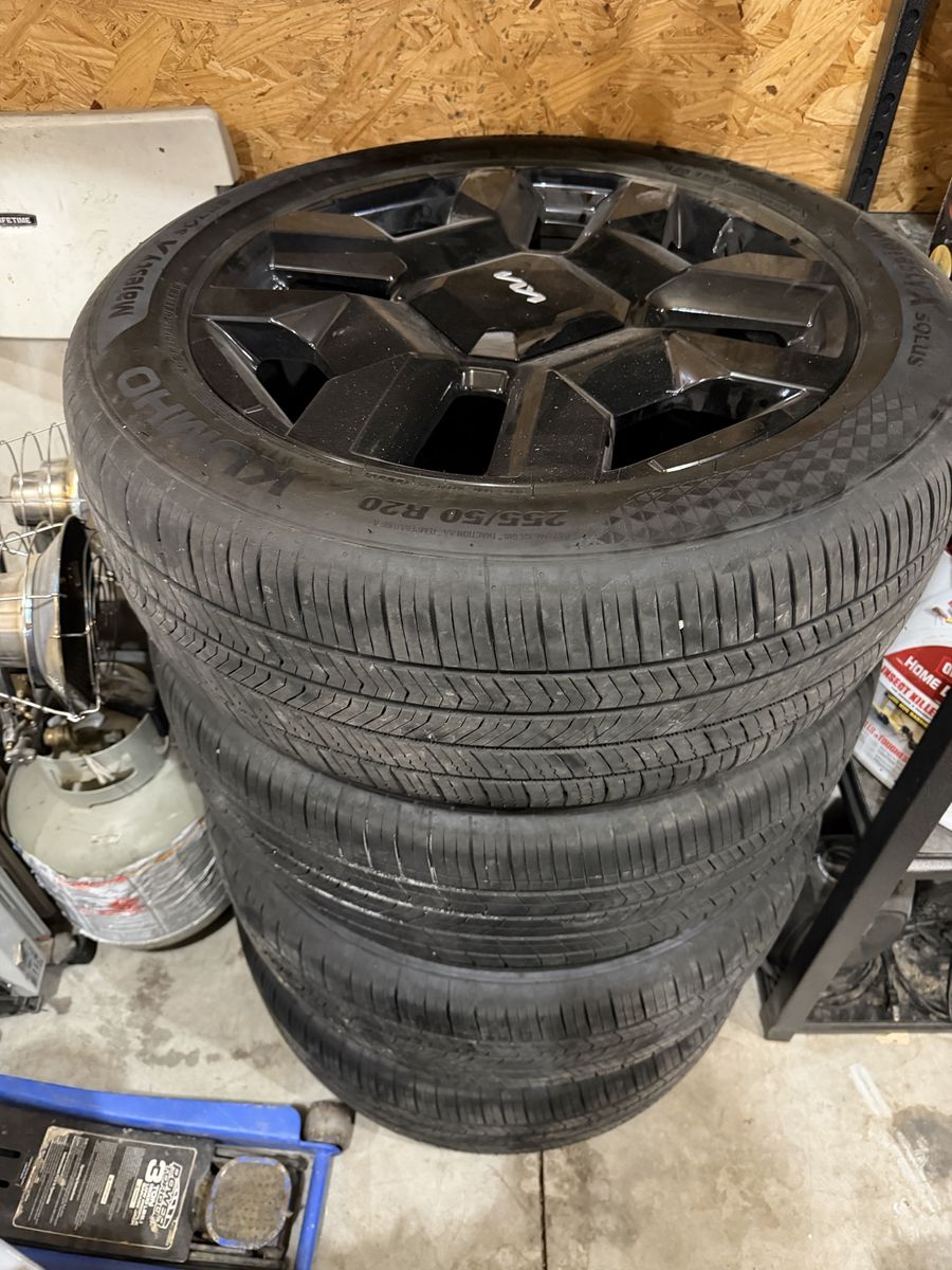 2027 Telluride wheels and tires