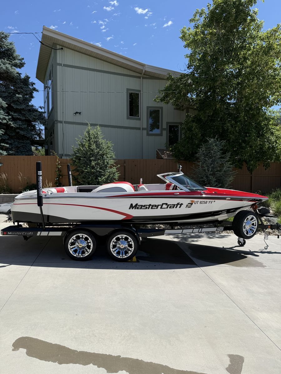 2014 Mastercraft Prostar--Low hours, incredible condition!