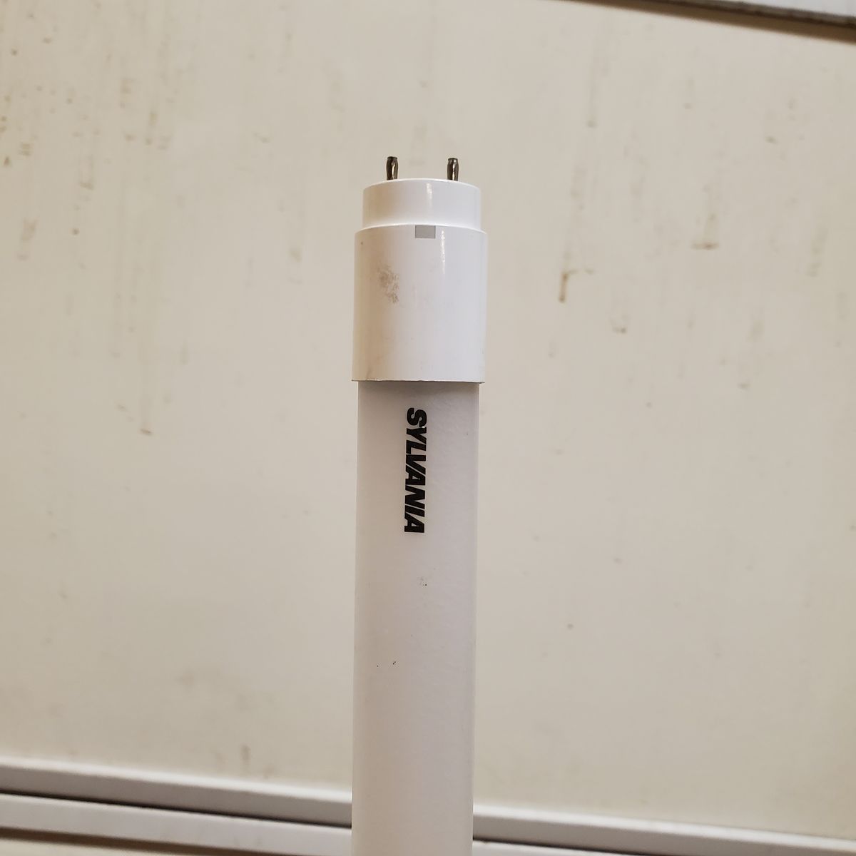 Sylvania SubstiTUBE LED T8 15W 2200lm Light Bulb 4-Foot Length Fluorescent Replacement