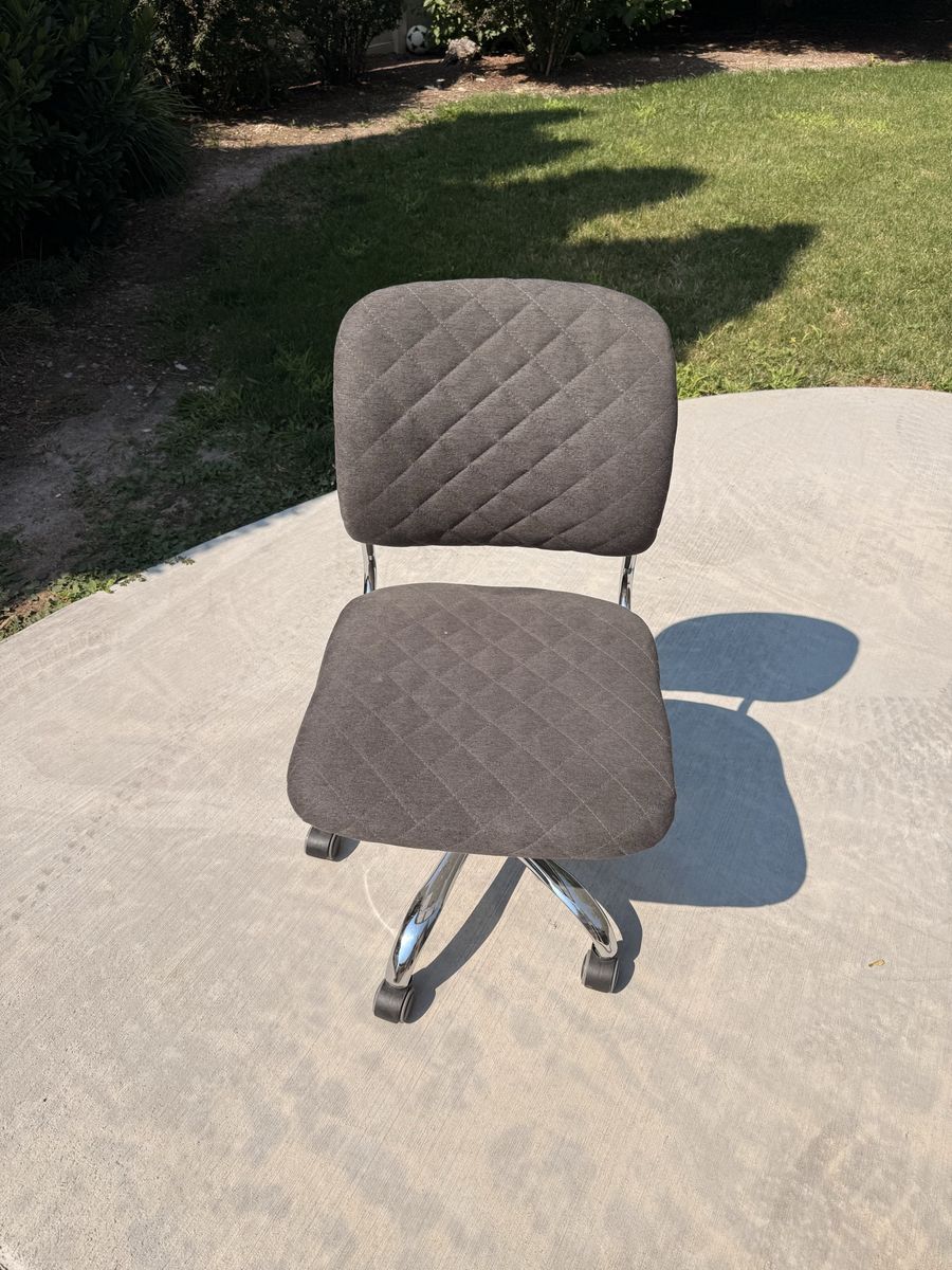 Quilted Upholstered Office Desk Chair with Chrome Swivel Base
