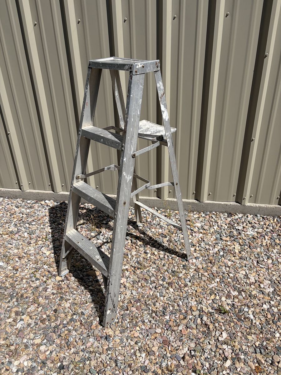 4 foot aluminum ladder