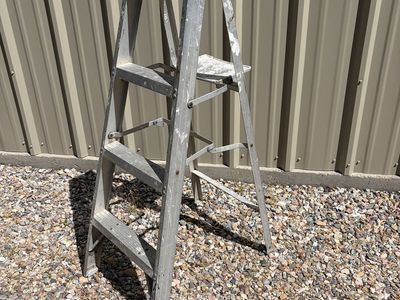 4 foot aluminum ladder