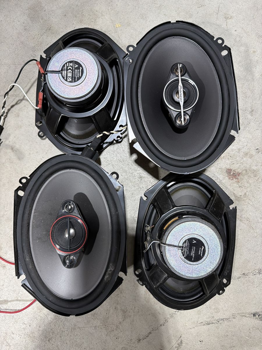 Pionner 6x8 Speakers