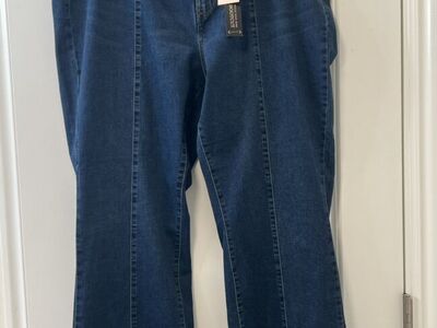 WOMEN ‘S HIGH RISE BOOTCUT JEAN