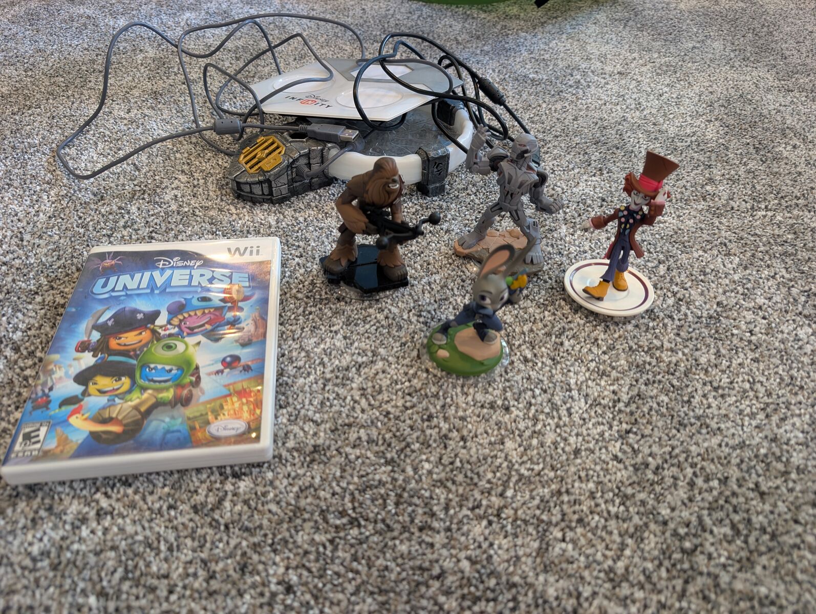 Disney Infinity Wii Console and 4 Figures