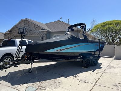 Heyday WT-2DC Wake Surf Boat