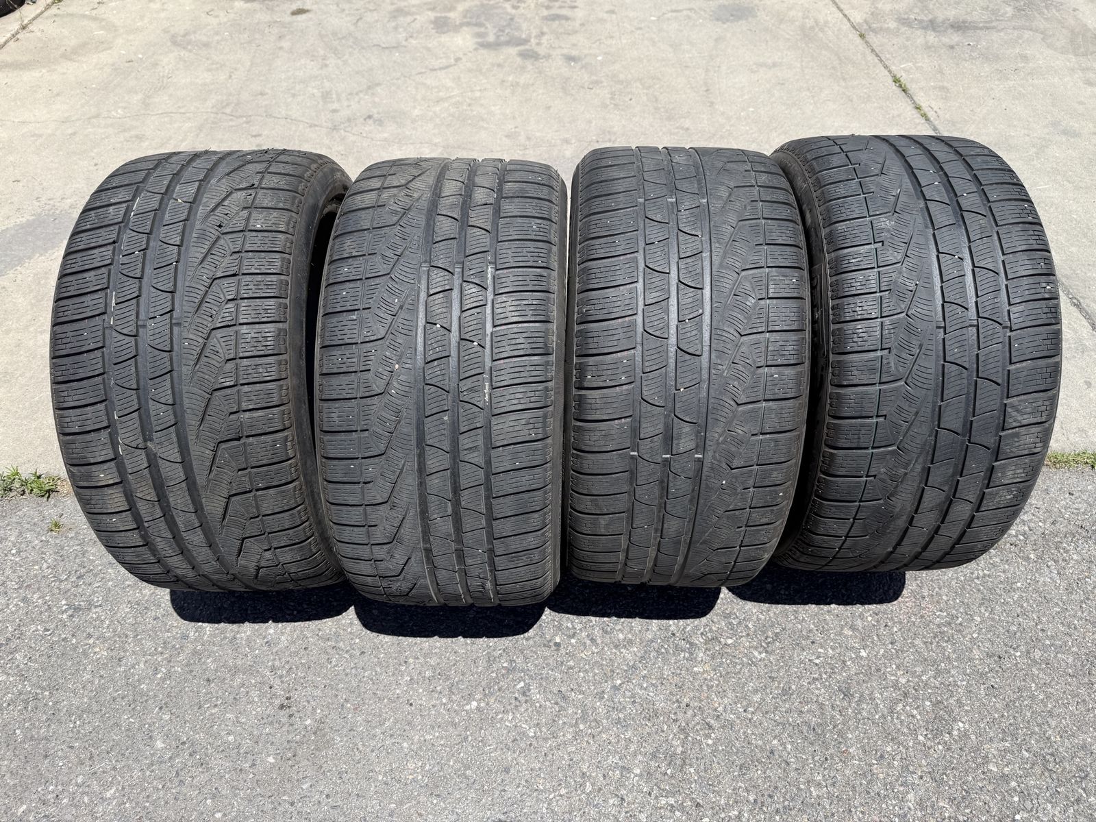 285/35 R20 Pirelli Sottozero snow tires
