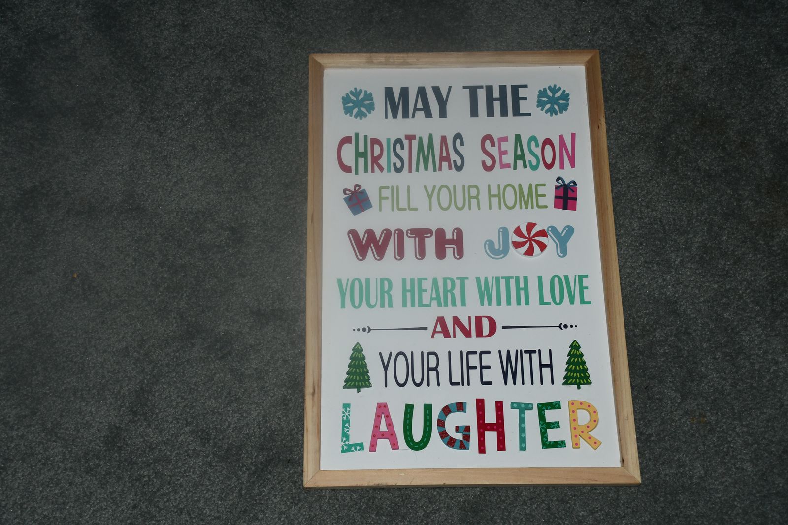 CHRISTMAS WALL HANGING with 3D ACCENTS ~ 12" x 18" ~ WOODEN FRAME ~ VERY CUTE ~ $5