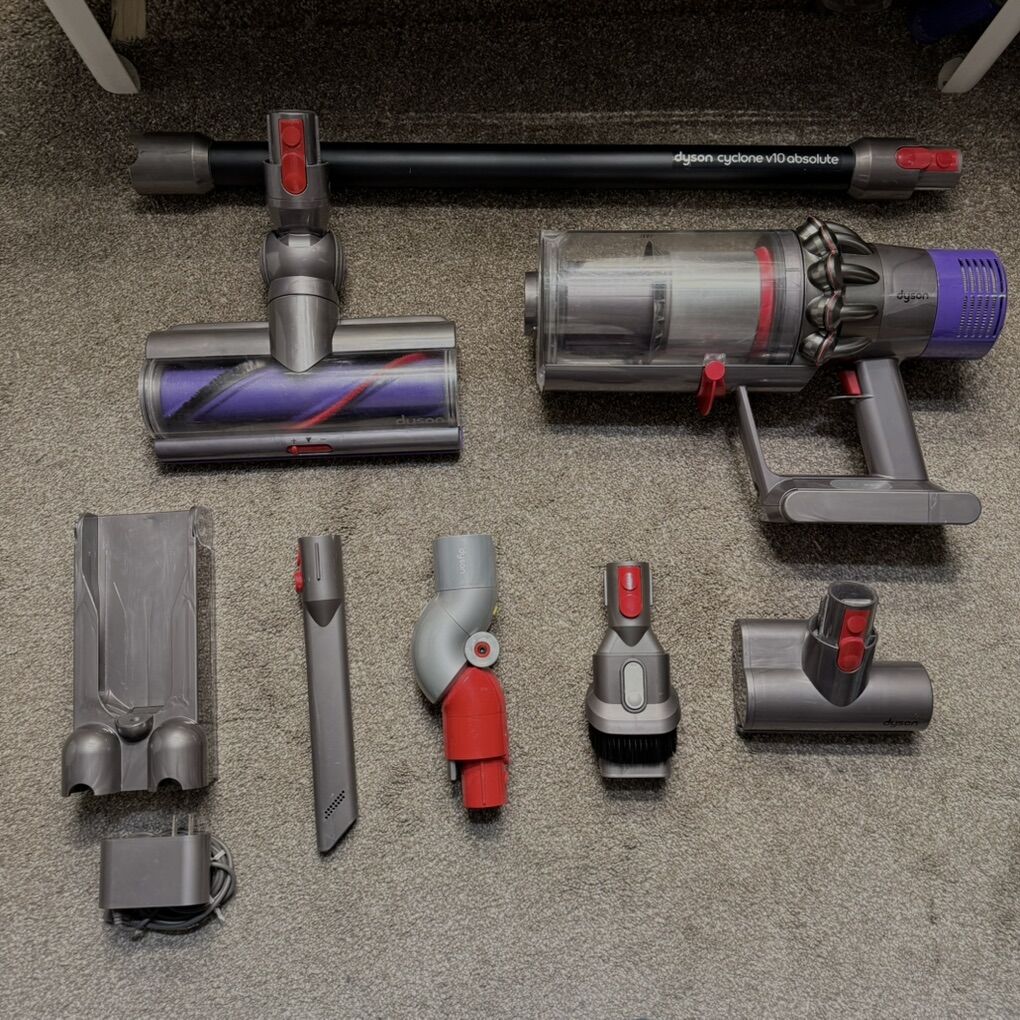 CLEAN Dyson v10 absolute vacuum