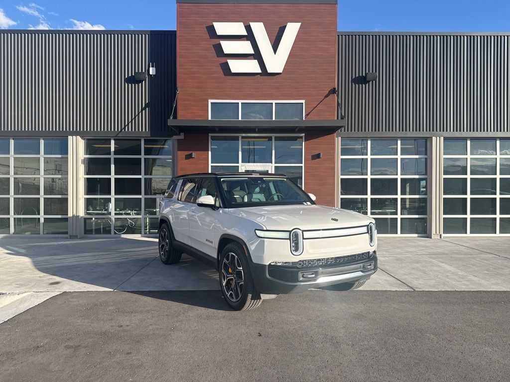 2023 Rivian R1S Adventure