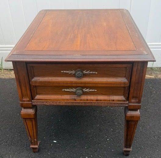 Darling table