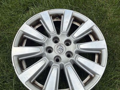 OEM Toyota Sienna 19-Inch Alloy Wheel.