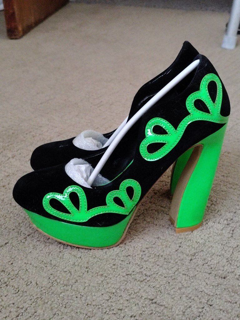 NIB women's heels size7m