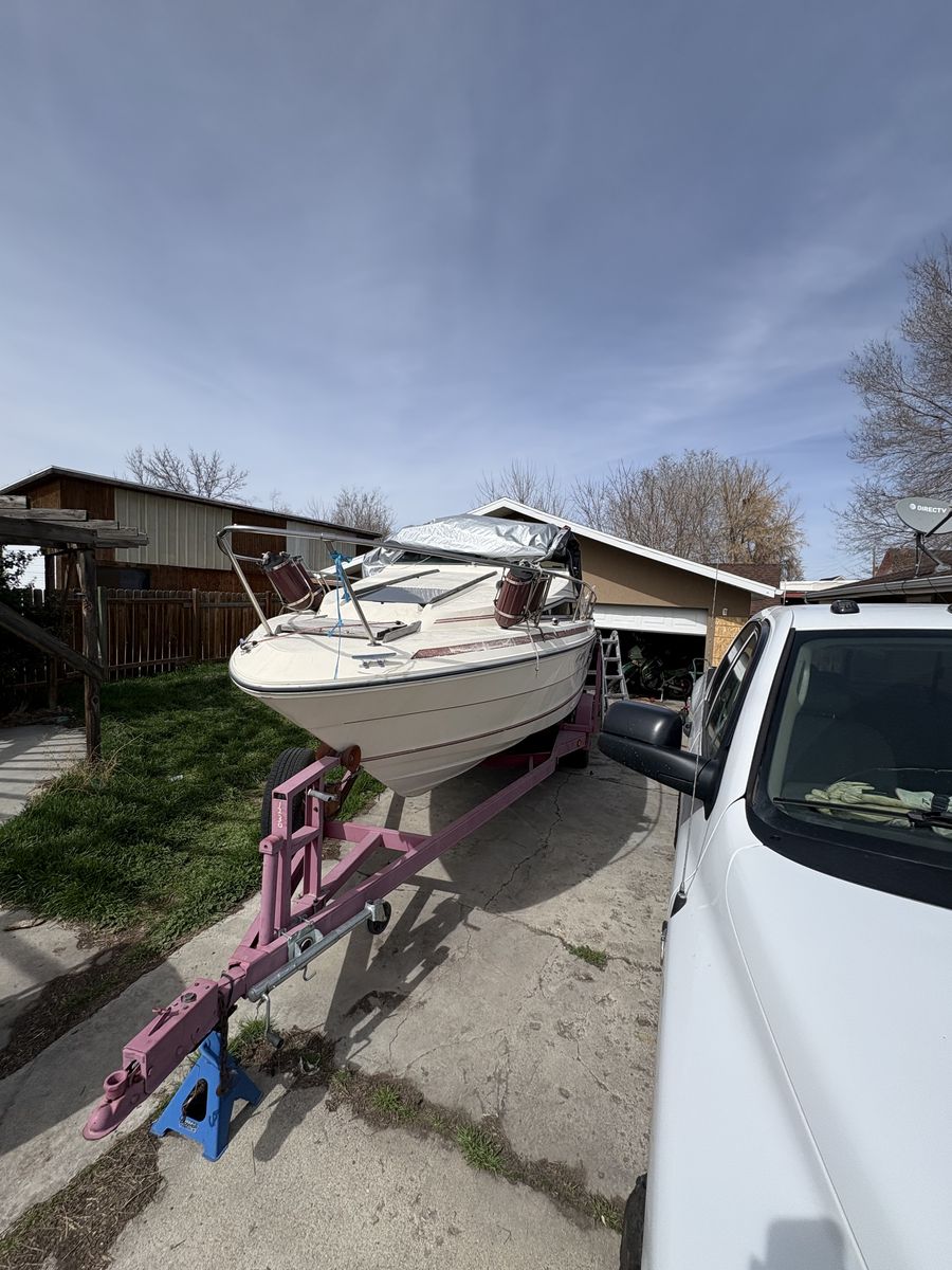 1985 Searay Weekender 230