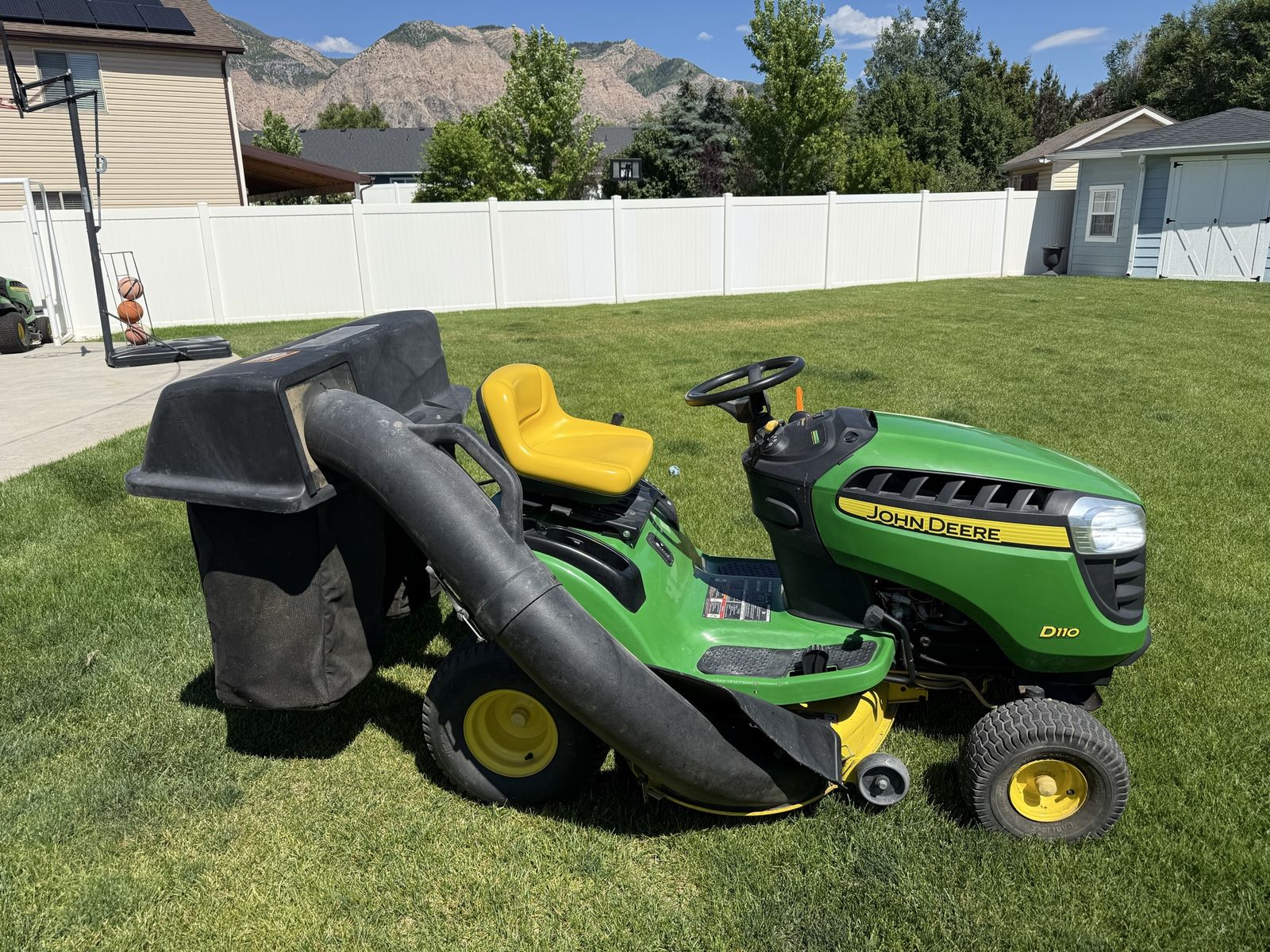 John Deere Riding Lawnmower w/ Bagger