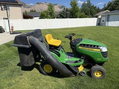 John Deere Riding Lawnmower w/ Bagger