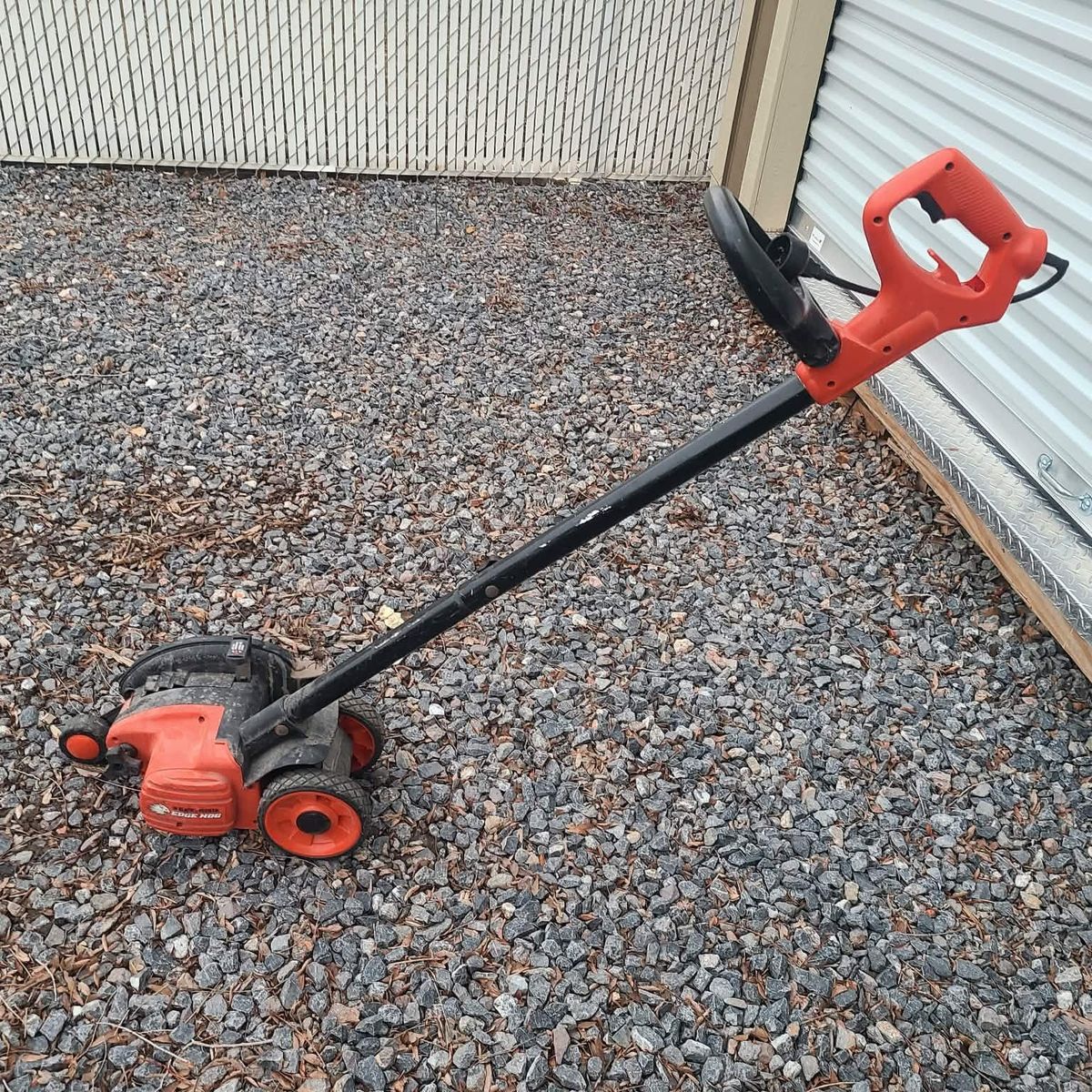 Electric edger with metal blade